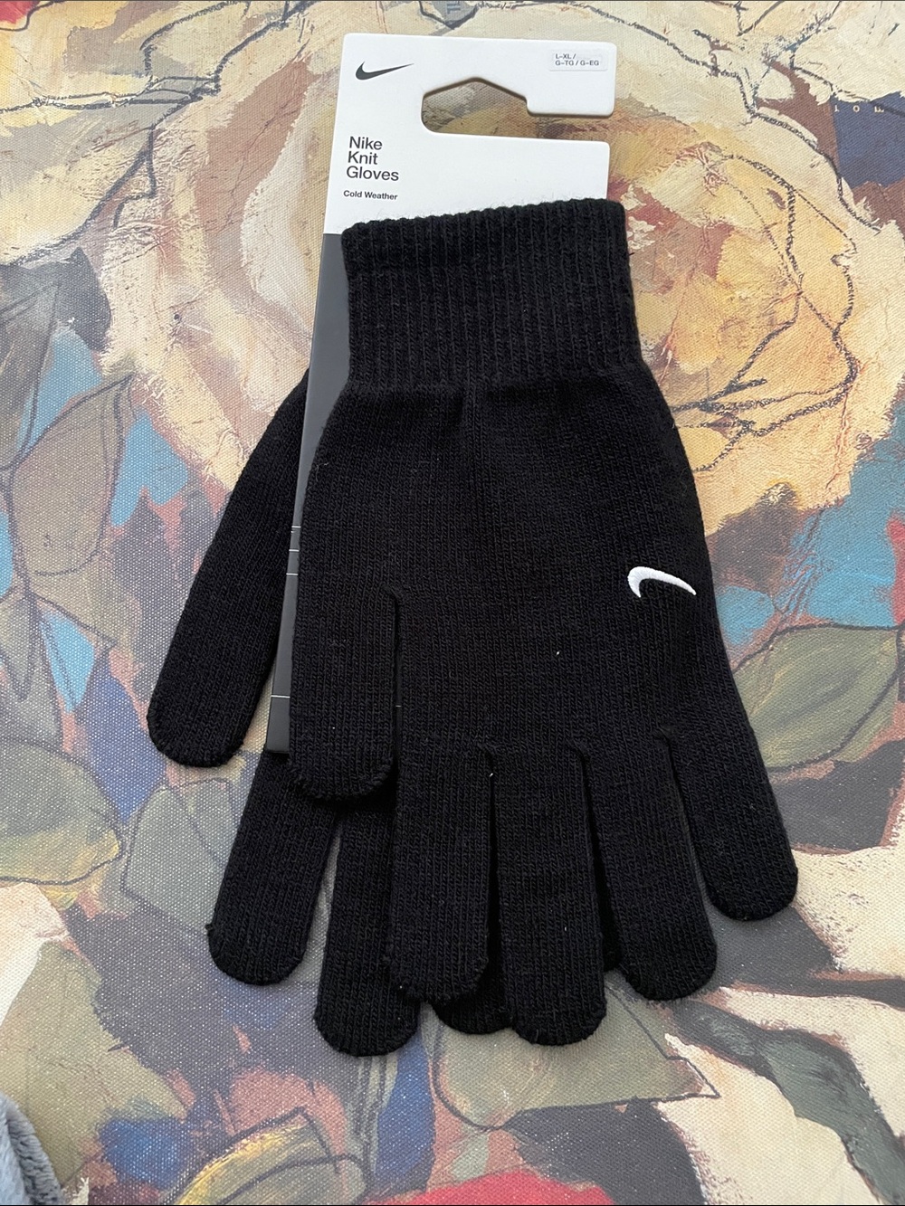 1 Pair of Nike Knit Gloves